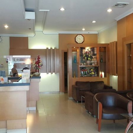 Hotel Harapan Makassar Exterior photo